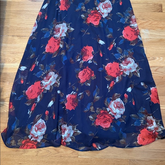 Lulu’s DEBUT NAVY BLUE FLORAL PRINT LACE UP MAXI DRESS size medium - Picture 5 of 9